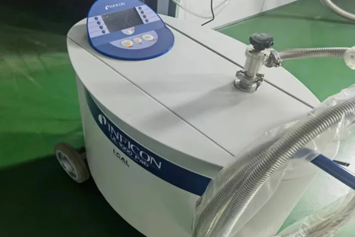 INFICON UL1000-class helium leak tester verifying a chamber